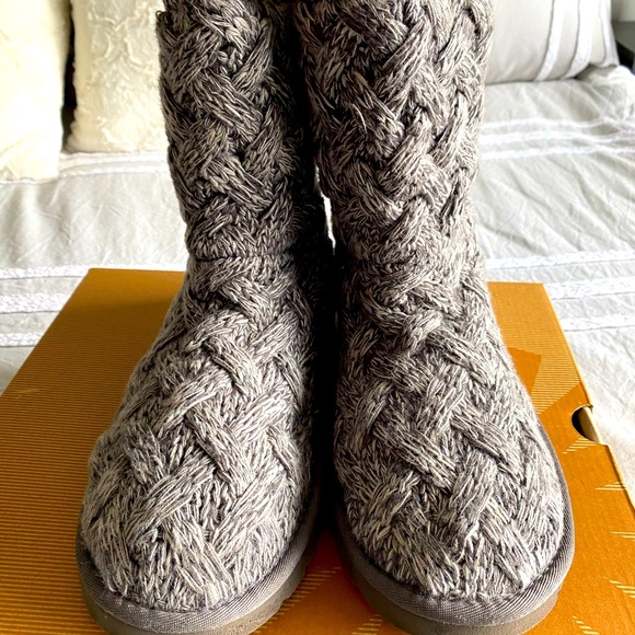 Australia UGG Blythe Knit Boot Size 8 - Picture 2 of 6
